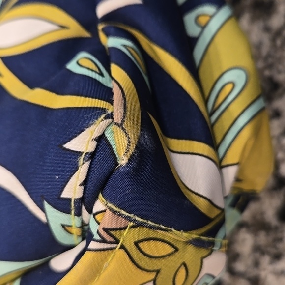 JU JU BE MESSANGER DIAPER BAG. GREEN, BLUE AND WHITE PAISLEY AND FLORAL. - Picture 5 of 11